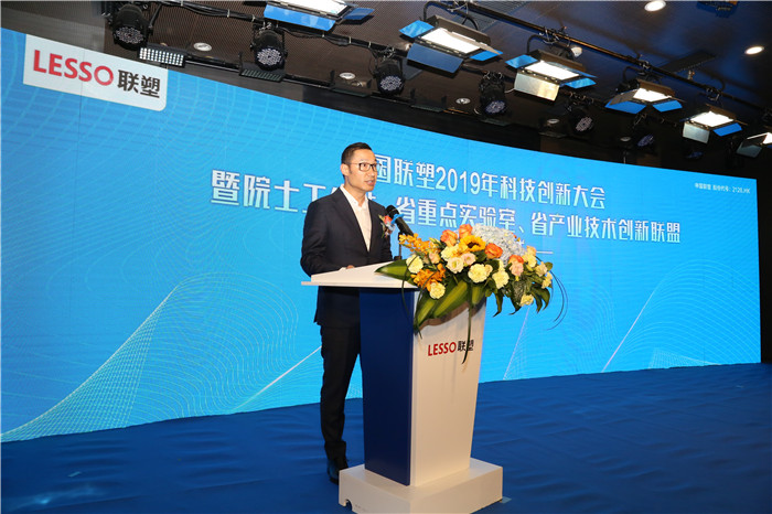 国产日韩精品欧美一区喷