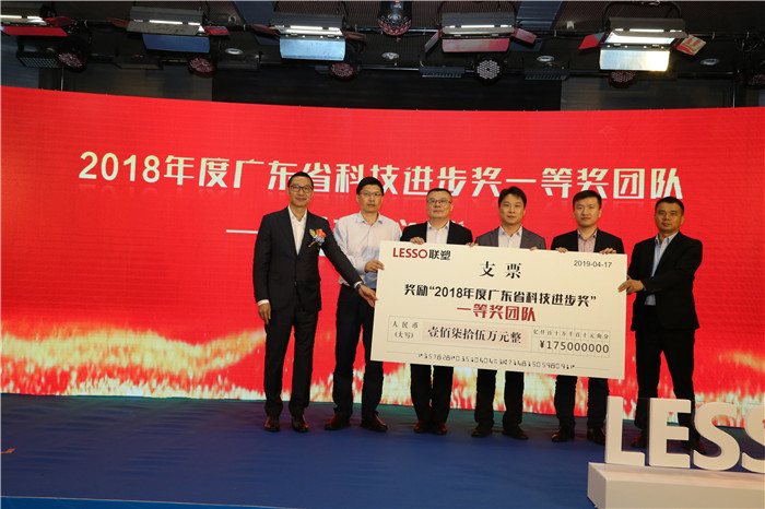 国产日韩精品欧美一区喷