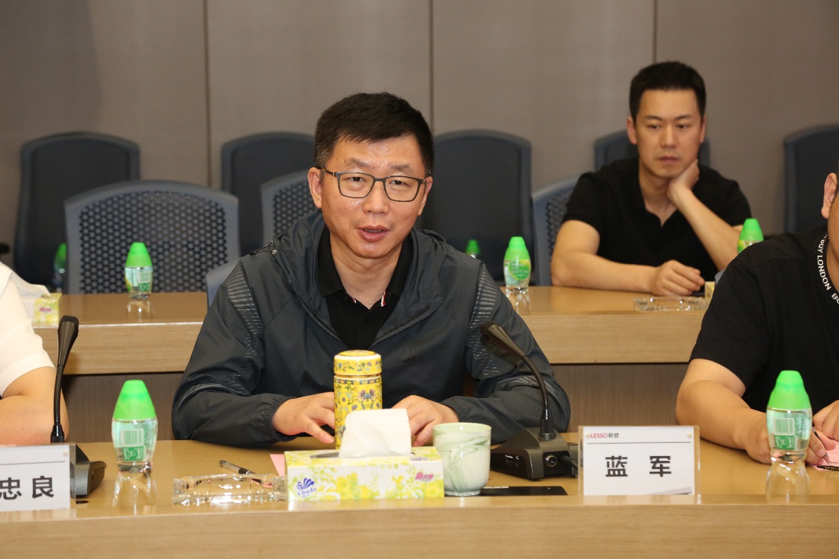 国产日韩精品欧美一区喷