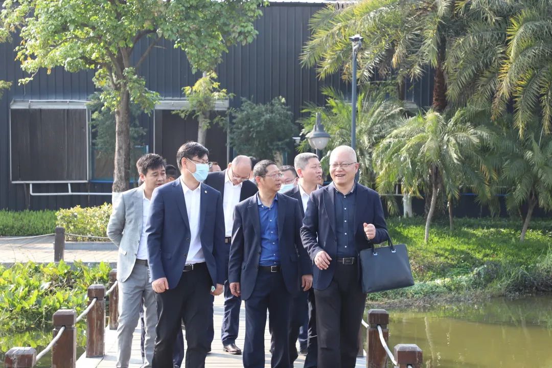 国产日韩精品欧美一区喷