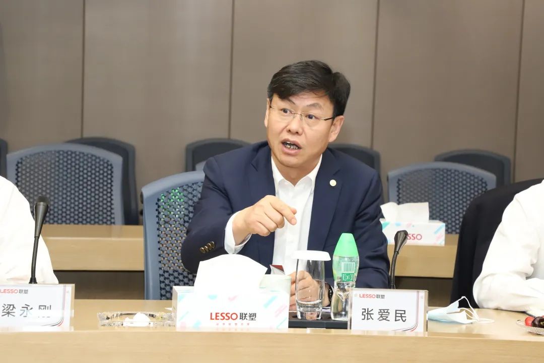 国产日韩精品欧美一区喷